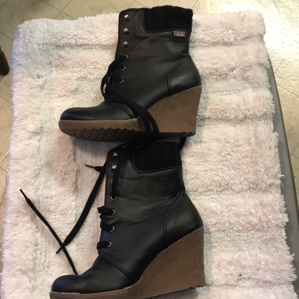 Bass brand black boots